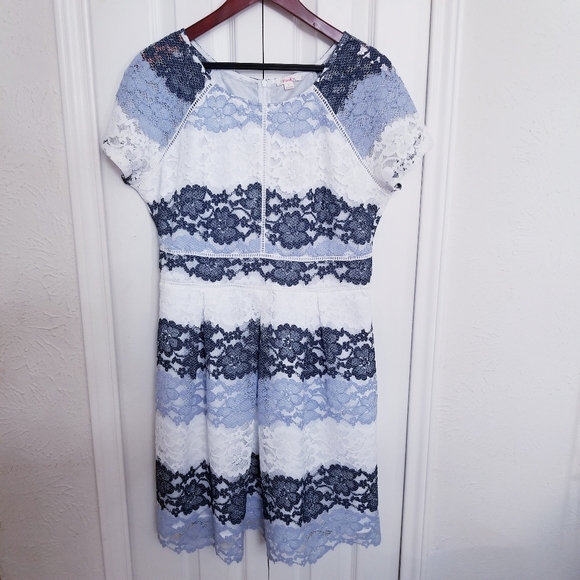 Modern, Ombre, Lace Dress - Picture 9 of 15